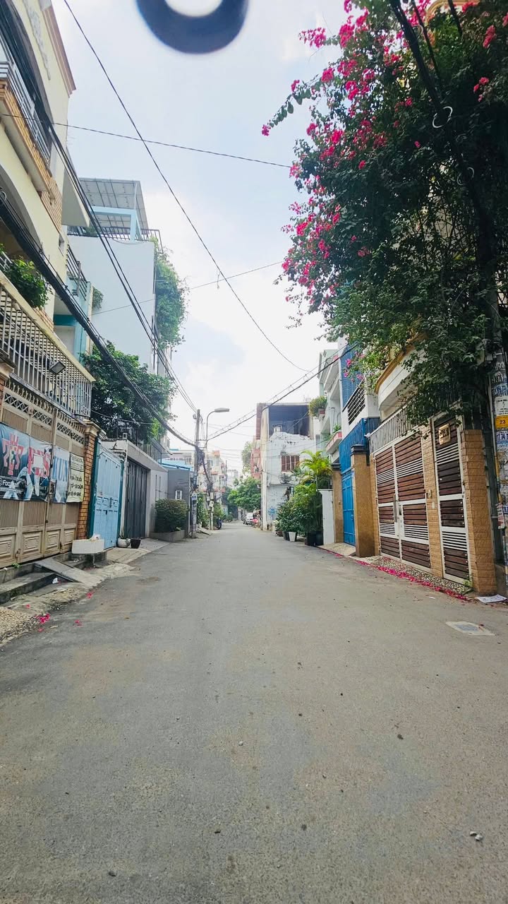 Nhà nguyên căn hẻm xe tải Bùi Đình Tuý 40m² giá 12 triệu - Phù hợp kinh doanh và gia đình!