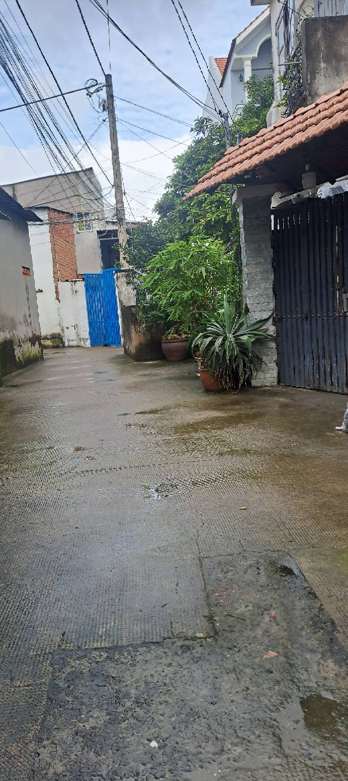 Nhà nguyên căn cho thuê tại Phú Hữu, Thủ Đức - Yên tĩnh, thoáng mát chỉ 6 triệu/tháng!