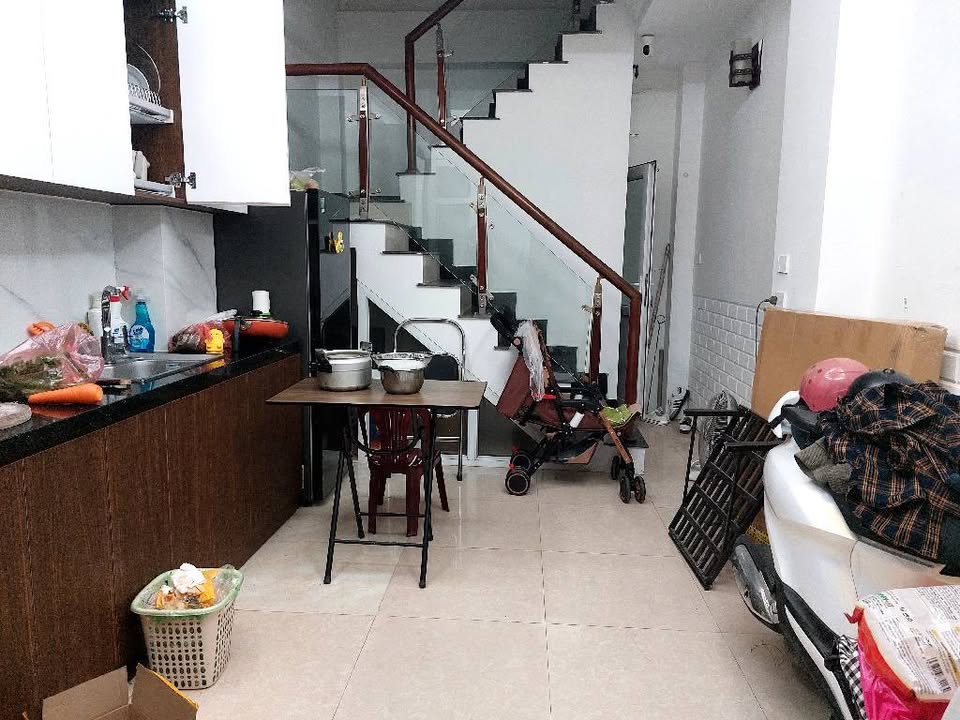 Nhà riêng Hoàng Hoa Thám Ba Đình 33m² giá 8 tỷ - Ở ngay, ô tô vào tận nơi!