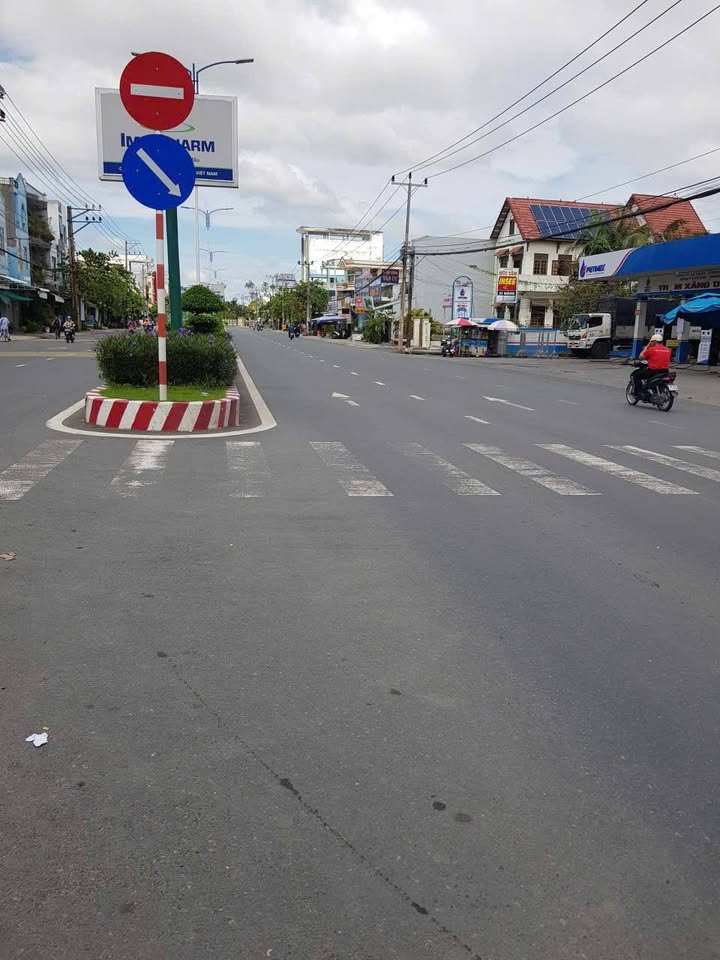 Nhà 12 Tấm đường Nguyễn Huệ, 250m², giá 12.5 tỷ - Cơ hội đầu tư không thể bỏ qua!