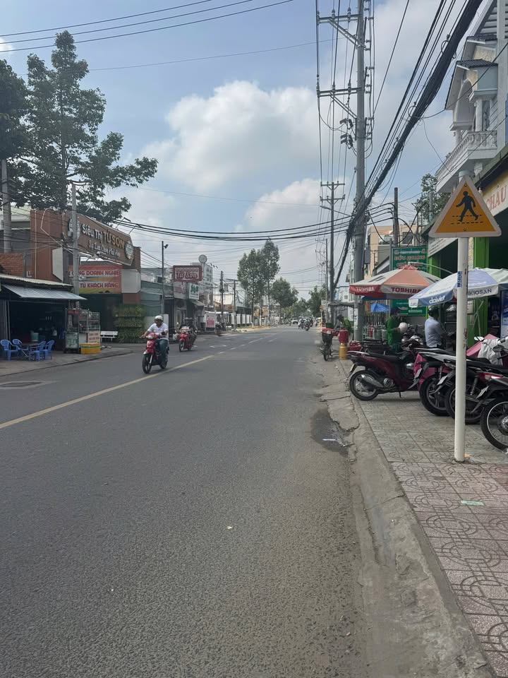 Nhà phố Vĩnh Mỹ Châu Đốc 288.16m² giá 6 tỷ - Nhà đẹp, tiện nghi đầy đủ!