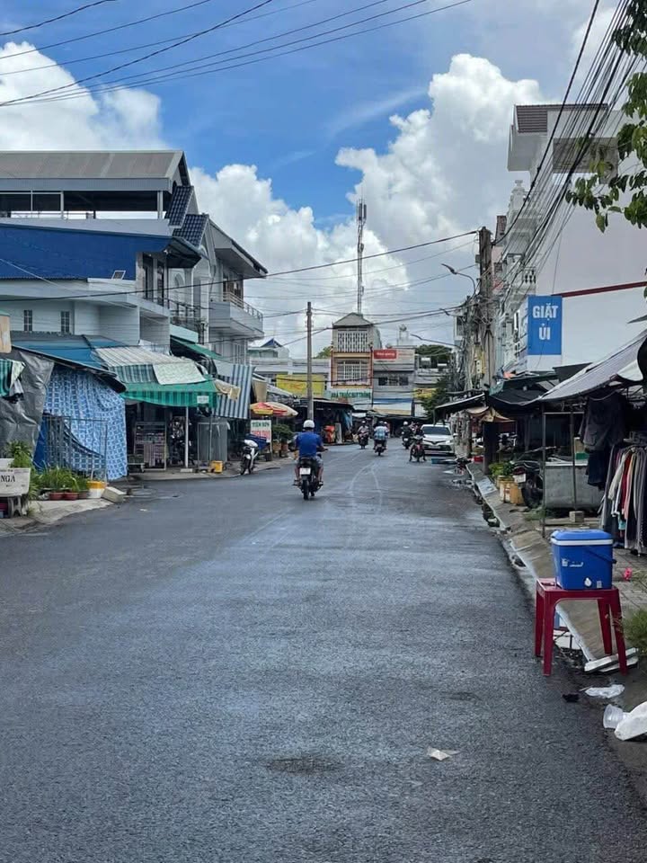 Nhà phố 3 tầng Đào Duy Từ, 72m² giá 4 tỷ - Kinh doanh thuận lợi!