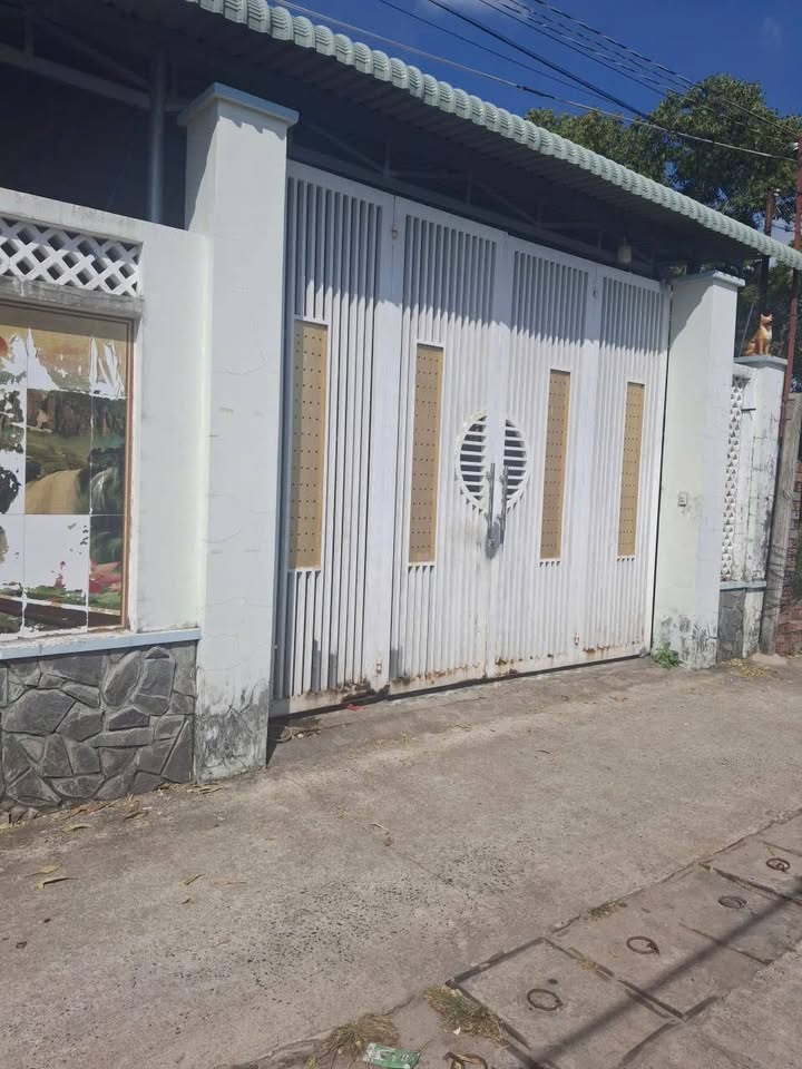 Nhà mặt tiền 10m tại Thái Bình, Châu Thành, Tây Ninh - Giá chỉ 2 tỷ!