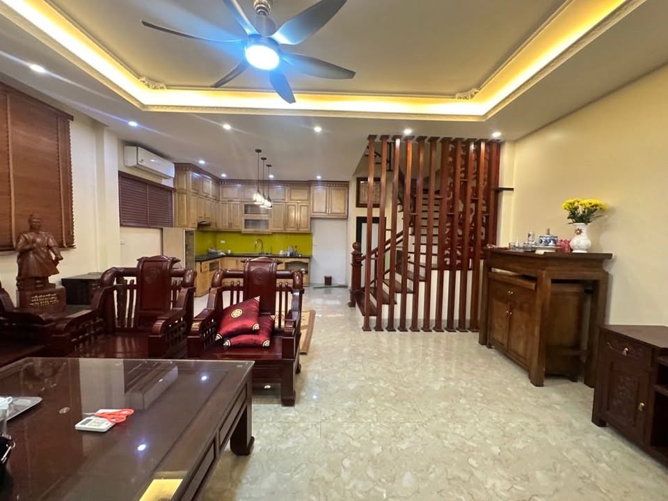 Nhà riêng Hoàng Như Tiếp, Long Biên 91m² - Vị trí đắc địa, gần trường học và bệnh viện!