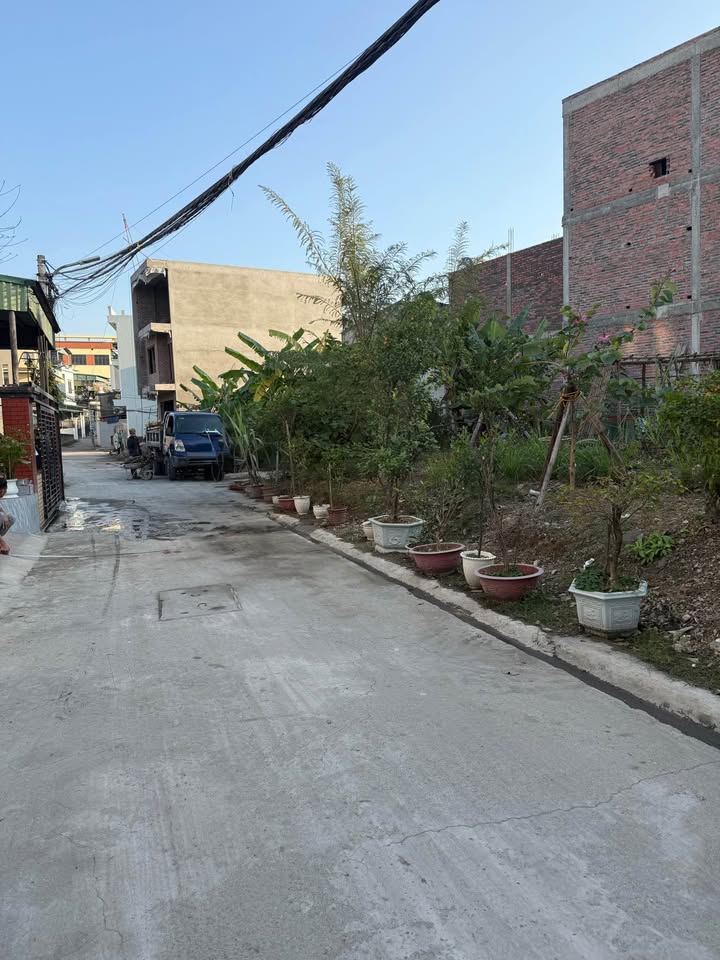 Đất Làng Công An Hạ Long 79.3m² giá 2 tỷ - Mặt tiền 8m, ô tô vào tận nơi!