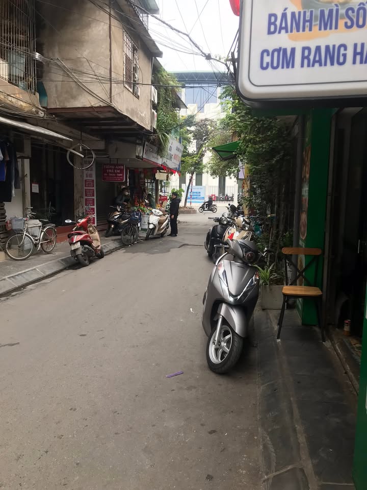 Căn hộ Tập Thể khu Thanh Xuân Bắc 30m² giá 4 triệu - Không gian thoáng mát, tiện nghi đầy đủ!