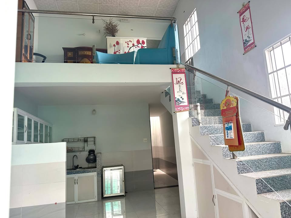 Nhà Mê Lửng Phường Xuân An 100m² giá 1.99 tỷ - Vị trí trung tâm thuận lợi!