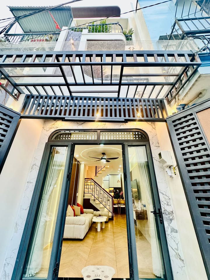 Nhà 3 tầng Nguyễn Duy Cung, Gò Vấp 30m² giá 5.15 tỷ - Đầy đủ tiện ích gần Emart