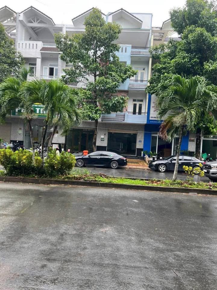 Nhà cho thuê 1 trệt 3 lầu đường Bùi Quang Trinh, 100m² - Vị trí đẹp, thích hợp kinh doanh!