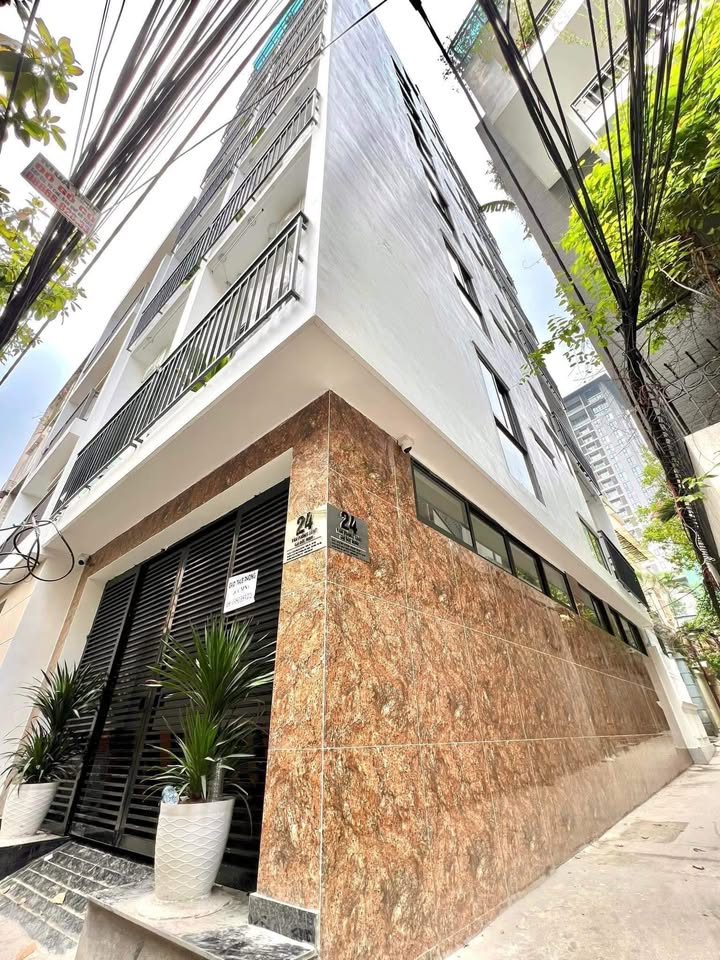 Nhà phố Nguyễn Chí Thanh Đống Đa 80m² giá thỏa thuận - Nhà mới, thang máy, ô tô tránh!