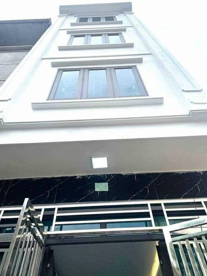 Nhà 5 tầng Hữu Hòa 36m² giá 4.8 tỷ - Khu dân trí cao, an ninh tốt!