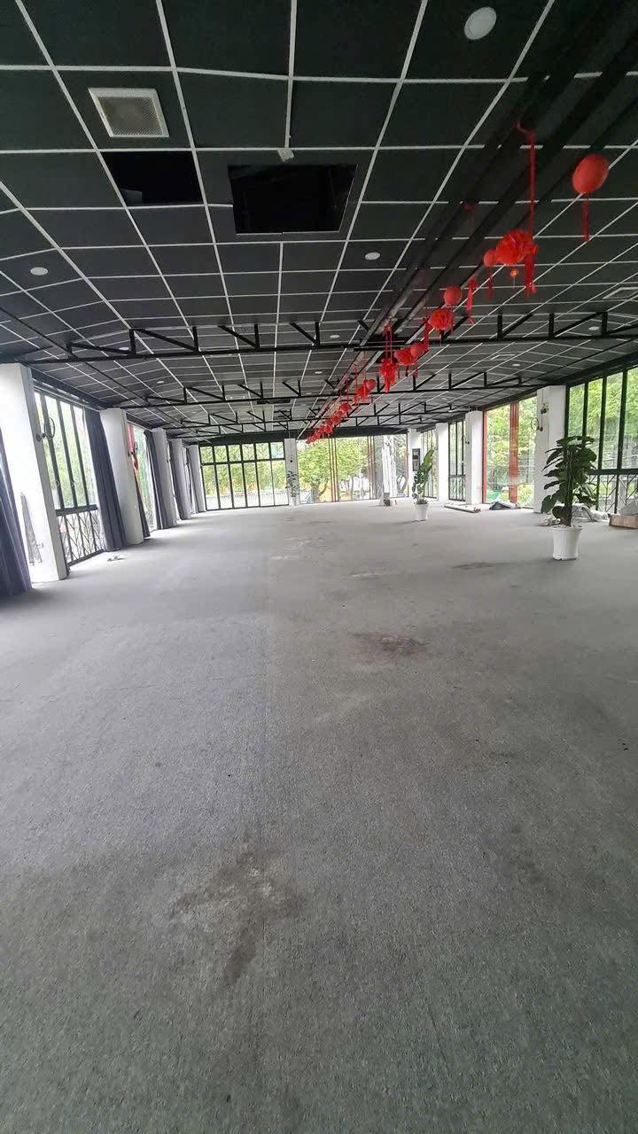 Cho thuê mặt bằng tầng 1 đường Lý Tự Trọng 200m² giá 12 triệu - Đối diện công viên Bãi Trước!