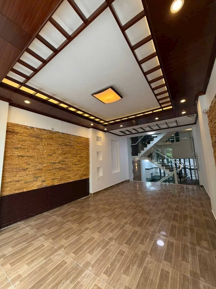 Nhà mặt đường Phan Bội Châu, Hải Phòng 50m² giá 12.9 tỷ - Sổ đỏ chính chủ, có bớt!