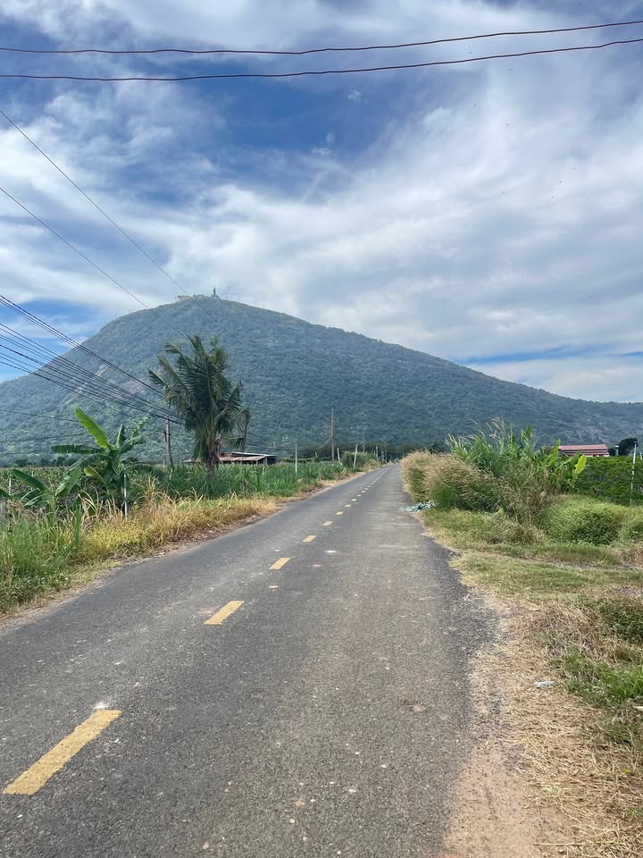 Đất nền Suối Đá DMC Tây Ninh 4928m² giá 8.58 tỷ - Vị trí đẹp cho khu nghỉ dưỡng!