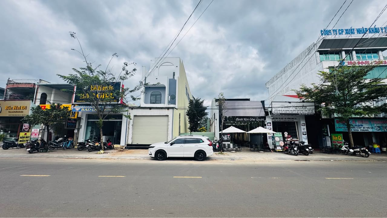 Đất nền mặt tiền đường Phù Đổng, Pleiku 300m² chỉ 7 tỷ - Kinh doanh đắc địa!