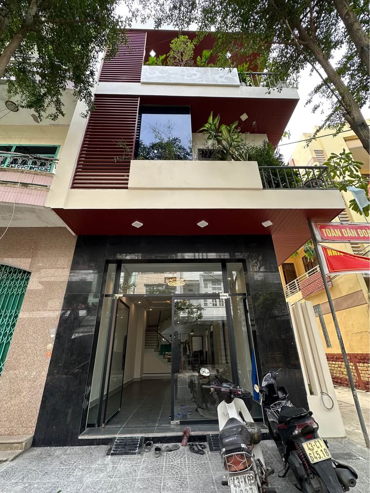 Bán nhà 3 tầng lô góc Trương Chí Cương, Đà Nẵng 97m² giá 15.5 tỷ - Nhà mới dọn vào ở ngay!