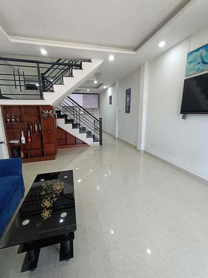 Nhà nguyên căn cho thuê Xô Viết Nghệ Tĩnh Đà Lạt - Vườn rộng, đầy đủ nội thất!