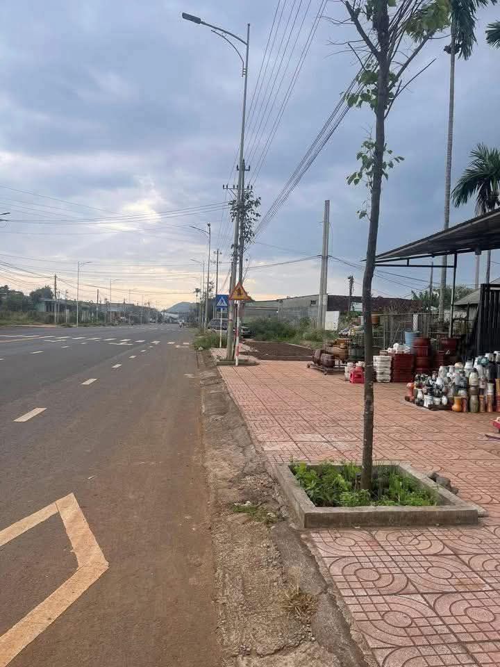 Nhà hai mặt tiền đường Hùng Vương, Quảng Phú 385m² giá 4.65 tỷ - Đầu tư sinh lời ngay!