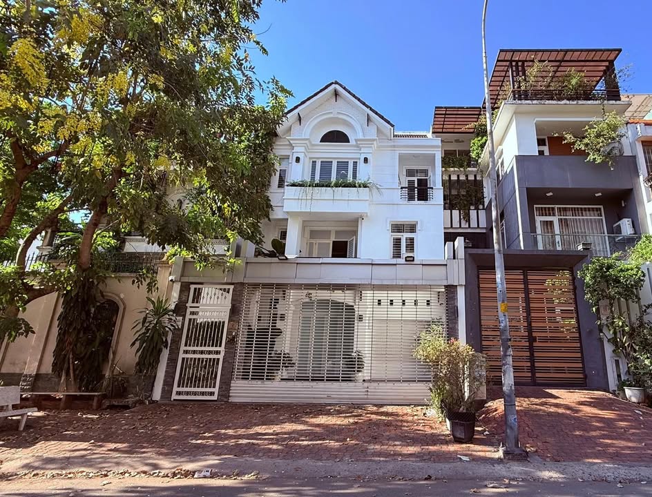 Biệt thự Nam Long - Q7, 192m² giá 27 tỷ - Nhà đẹp, sổ hồng riêng!