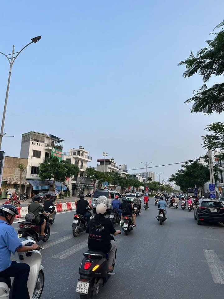 Nhà mặt đường Hồ Sen, quận Lê Chân, 76m² giá 26 tỷ - Lô góc 3 mặt thoáng lý tưởng kinh doanh