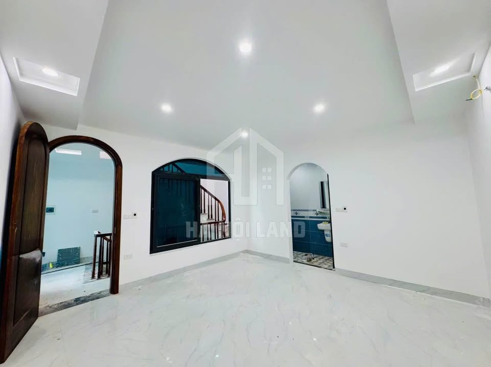 Nhà 5 tầng Trịnh Văn Bô, Cầu Giấy 40m² giá 7 tỷ - Ô tô đỗ cổng, vị trí đỉnh!