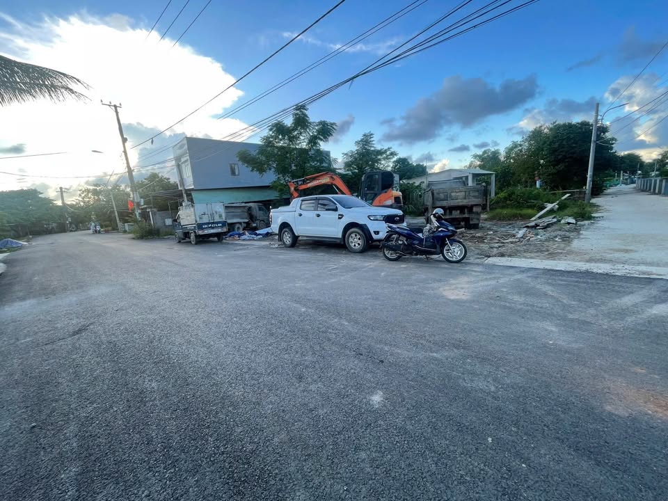 Đất mặt tiền thôn Nam Sơn, xã Hòa Tiến 100m² giá 1,65 tỷ - Cơ hội đầu tư tuyệt vời!