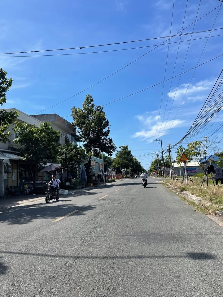 Nhà mặt tiền đường Trần Hưng Đạo, Long Hải 120m² giá 3.2 tỷ - Kinh doanh và ở ngay!