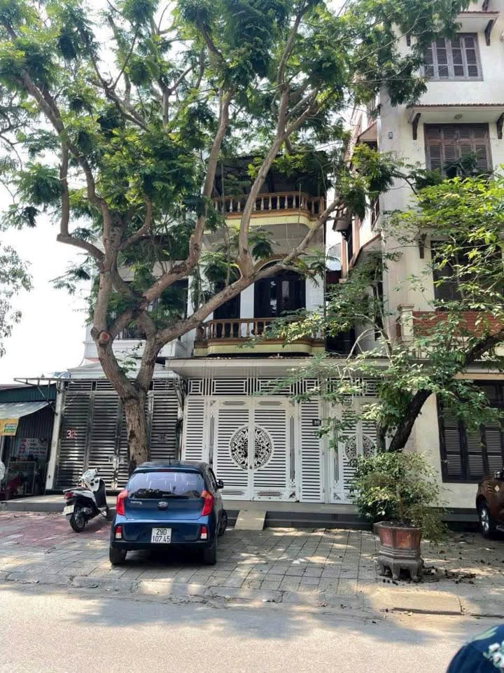 Cho thuê nhà 3 tầng phố cổ Đội Cung - Hướng Bắc, mặt tiền 4m, giá thỏa thuận!