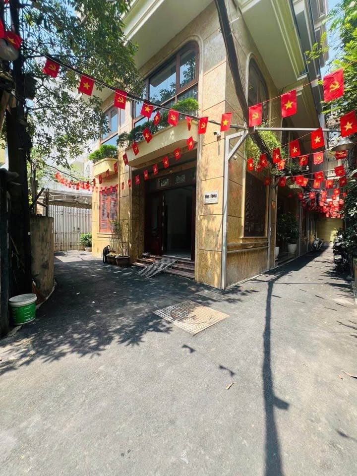 Nhà phố Âu Cơ Tây Hồ 130m² giá 29.2 tỷ - Mặt tiền rộng, đầu tư sinh lời!