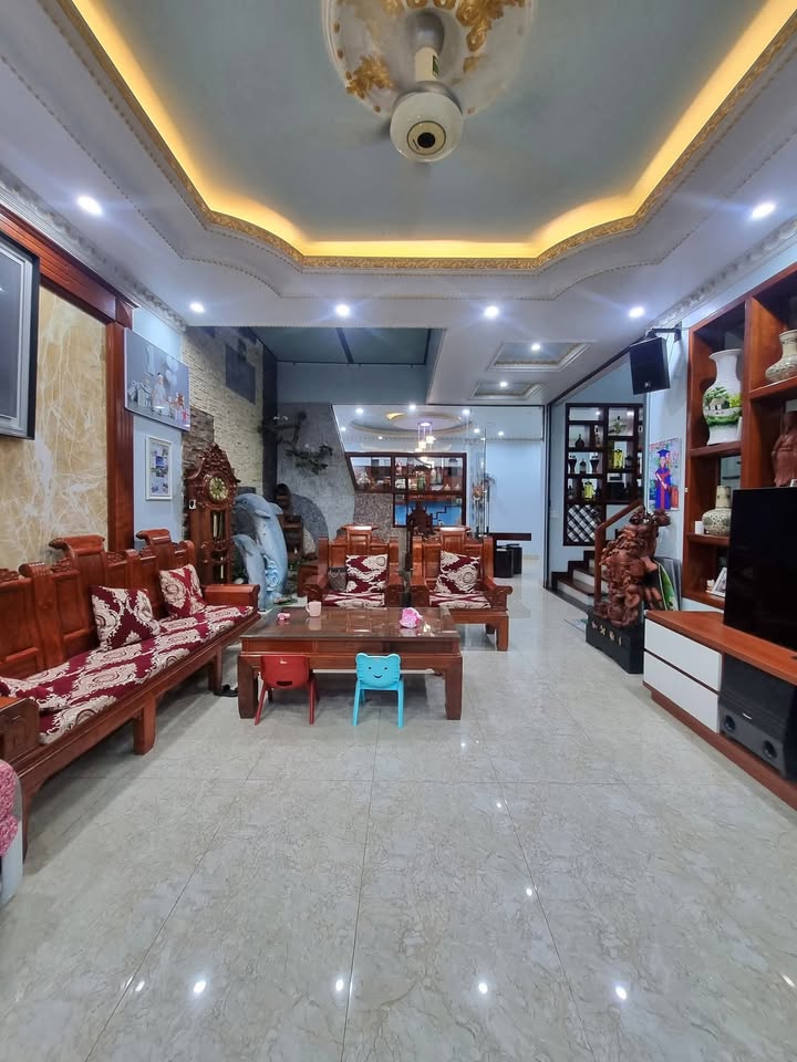 Nhà 3 tầng lô biệt thự KĐT Tuệ Tĩnh, TP Hải Dương 110m² giá 9.8 tỷ - Vị trí trung tâm đắc địa!