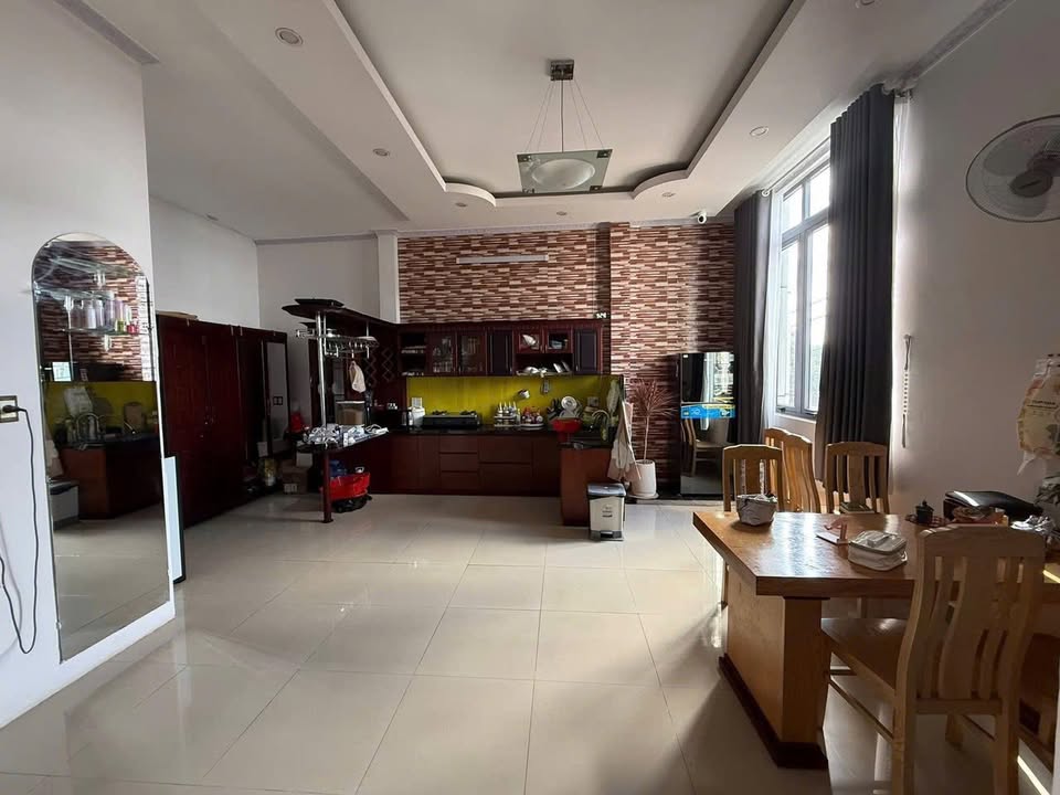 Bán nhà mặt tiền Nguyễn Văn Cừ, Buôn Ma Thuột 60m² giá 9.5 tỷ - Đầu tư sinh lời ngay!