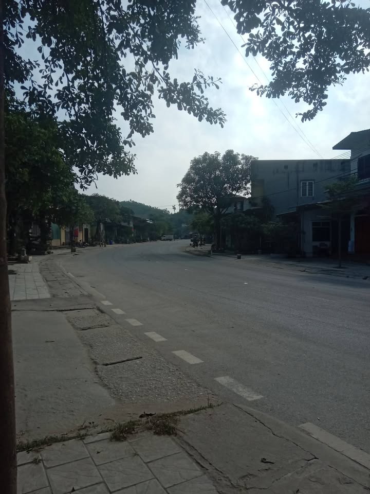 Nhà 2 mặt tiền Yên Bình 400m² giá chỉ 2 tỷ - Cơ hội kinh doanh tuyệt vời!