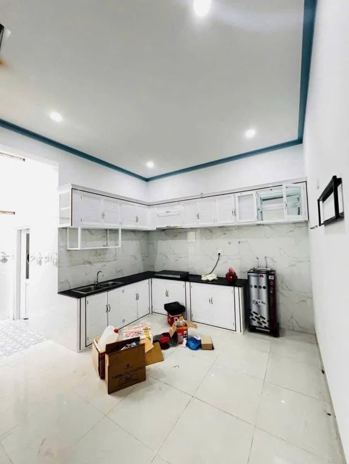 Nhà lầu 2 tầng mặt tiền Phạm Hùng 100m² giá 5.5 tỷ - Kinh doanh thuận lợi!