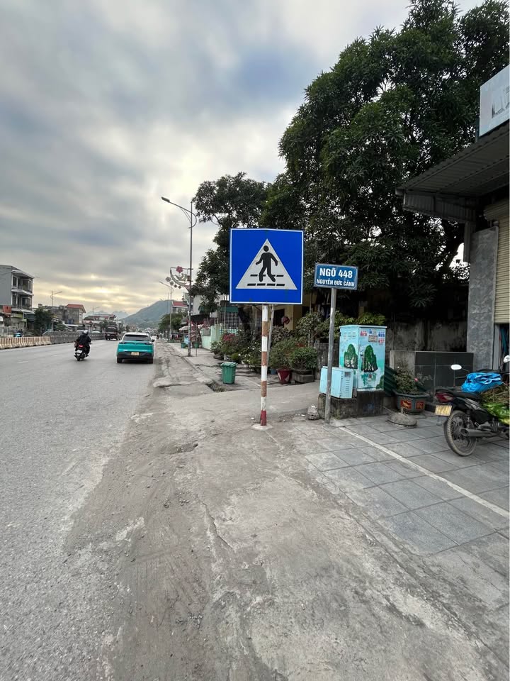 Nhà phố Quang Hanh 70m² giá chỉ 300 triệu - Tiện ích đầy đủ, giao thông thuận tiện!