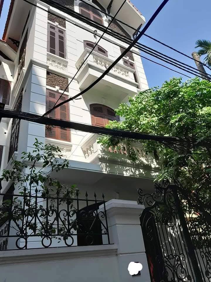 Nhà phố Cầu Giấy 76m² giá 17.8 tỷ - Mặt tiền siêu đẹp, lô góc thoáng mát!