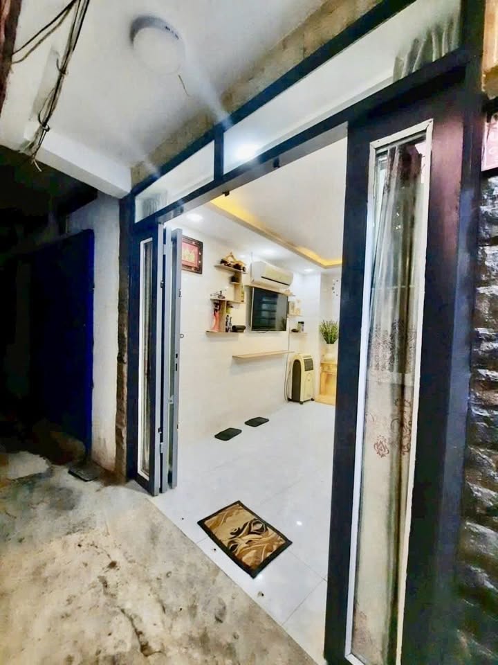 Nhà CMT8 Quận 3 16m² giá 2.48 tỷ - Hẻm thông sát HXH