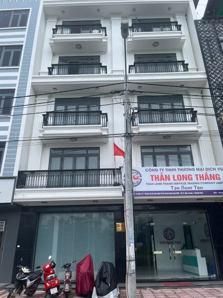 Front House cho thuê Trần Nhật Duật 150m² giá 65 triệu - Thang máy hiện đại!