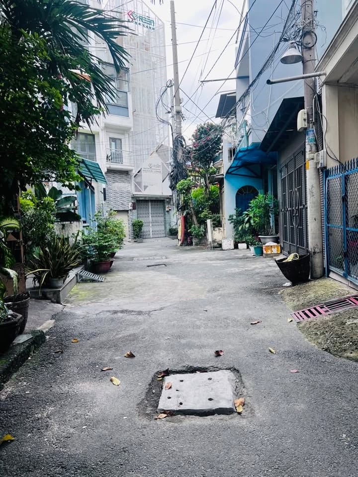 Nhà riêng Lạc Long Quân Tân Bình 27m² giá 3.6 tỷ - Hẻm ô tô, dọn vào ở ngay!