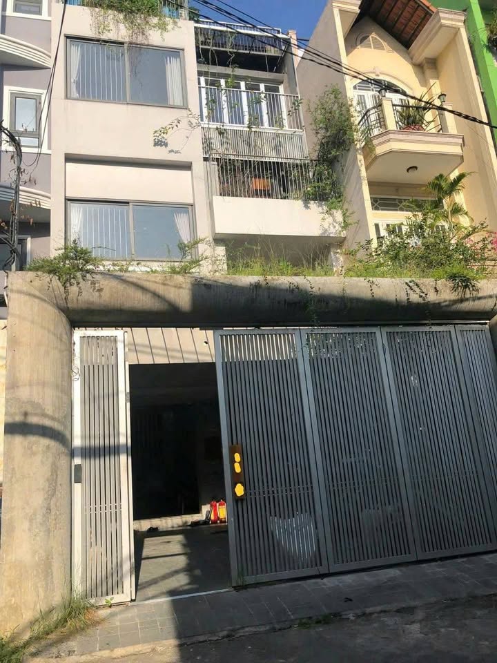 Tòa chung cư Nguyễn Cửu Vân 164m² giá 31 tỷ - Dòng tiền ổn định 100 triệu/tháng!