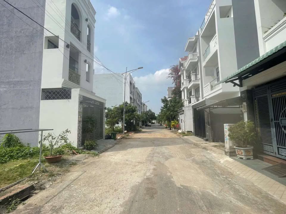 Đất 2 mặt tiền Nguyễn Duy Trinh 8.300m² giá 122 tỷ - Cơ hội đầu tư cực hiếm!