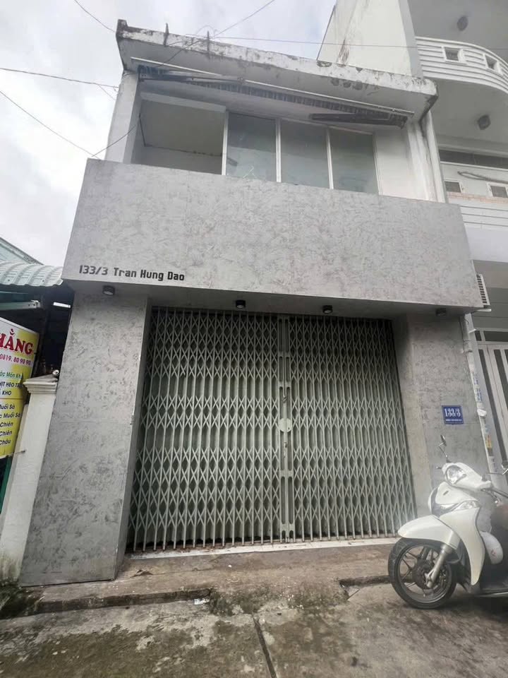 Nhà cho thuê 1 trệt, 1 lầu, 1 lửng Hẻm 133 Trần Hưng Đạo 62m² - Tiện ích kinh doanh đa dạng!