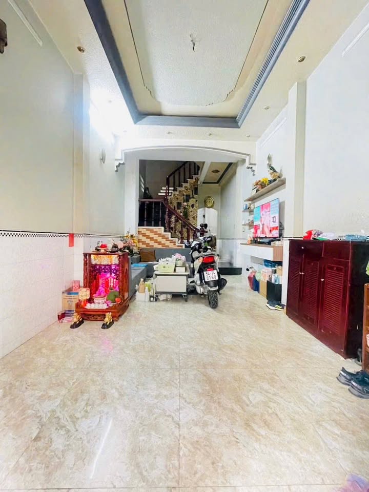 Nhà phố 1 Trần Hưng Đạo, Quận 5 - 50m² chỉ 11.4 tỷ - Vị trí trung tâm, tiện ích đầy đủ!