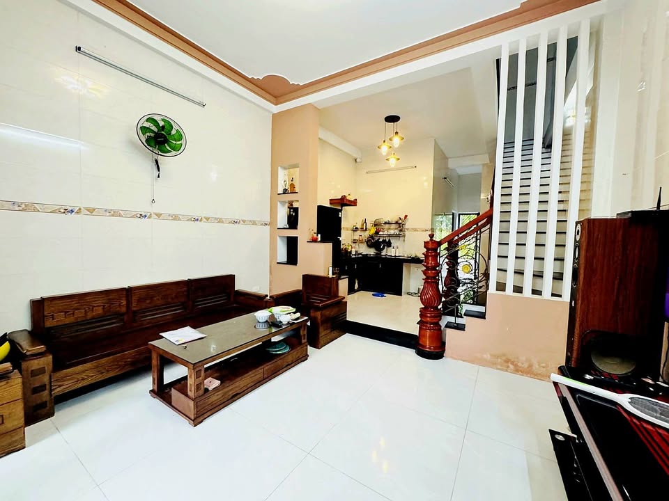 Nhà 2 tầng đường Nguyễn Duy Trinh 135m² giá 6 tỷ - Sổ hồng chính chủ, vào ở ngay!