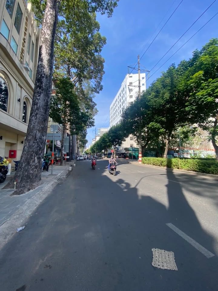 Nhà mặt tiền Đường Hùng Vương, Quận 5, 32m² giá 13.5 tỷ - Cơ hội đầu tư tuyệt vời!