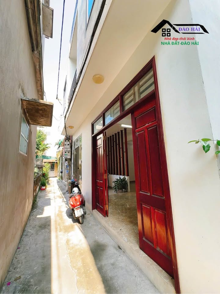 Nhà 3 tầng Vũ Chính Thái Bình giá 2 tỷ - Gần đường Trần Lãm, sẵn sàng ở ngay!