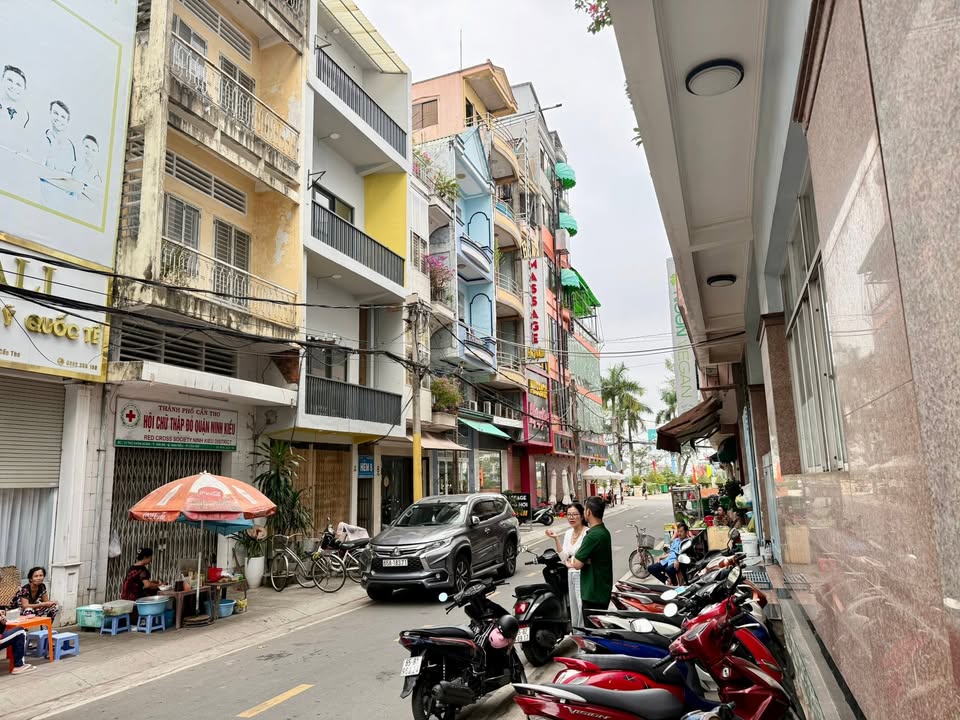 Bán nhà mặt tiền Thủ Khoa Huân 62m² giá 15.5 tỷ - Kinh doanh sầm uất ngay Bến Ninh Kiều!