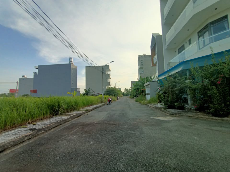 Đất Long Trường 56.5m² giá chỉ 2.98 tỷ - Hẻm xe hơi rộng rãi!