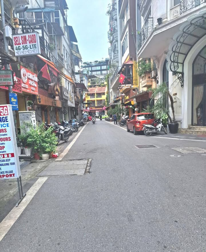 FrontHouse Mã Mây Hoàn Kiếm 55m² giá 21 tỷ - Homestay lý tưởng giữa phố cổ!