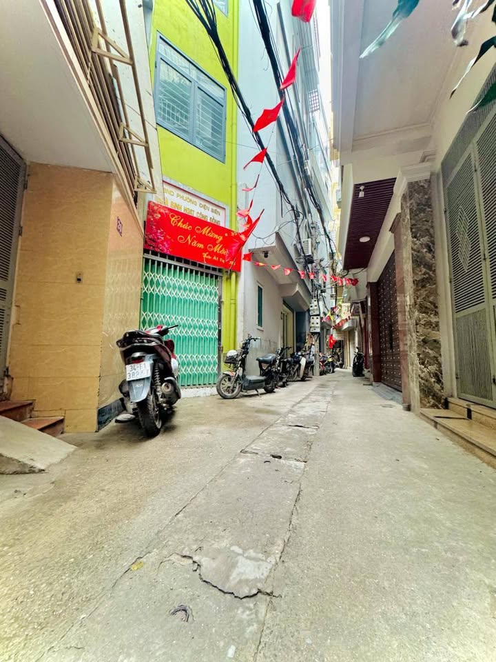 Nhà đẹp Nguyễn Thái Học Ba Đình 44m² giá 16.5 tỷ - Vị trí trung tâm hiếm có!