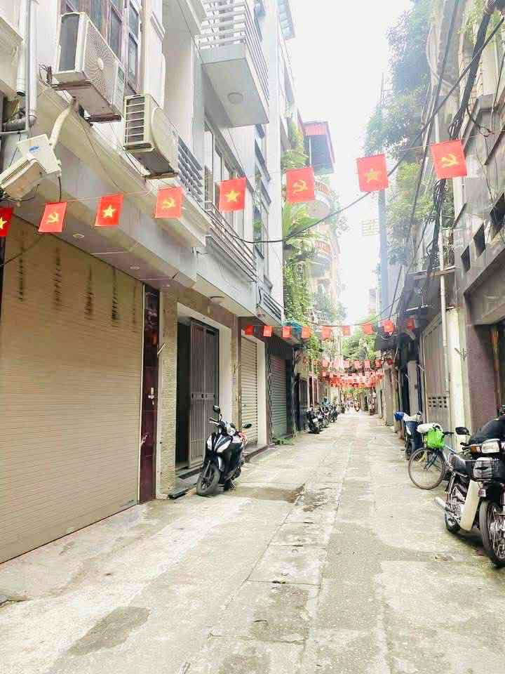 Nhà phố Đội Cấn, Ba Đình 33m² giá 11.85 tỷ - Gara ô tô, kinh doanh sầm uất!